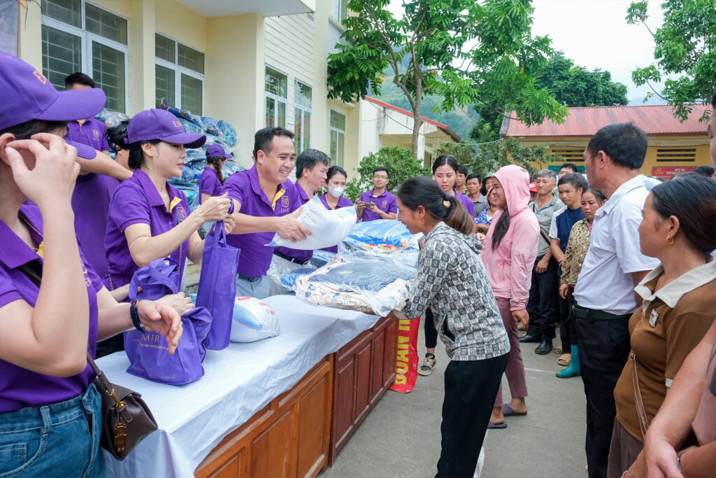 EMIR phối hợp cùng đoàn TCT 36-BQP thực hiện chương trình từ thiện tại Bắc Hà, Lào Cai