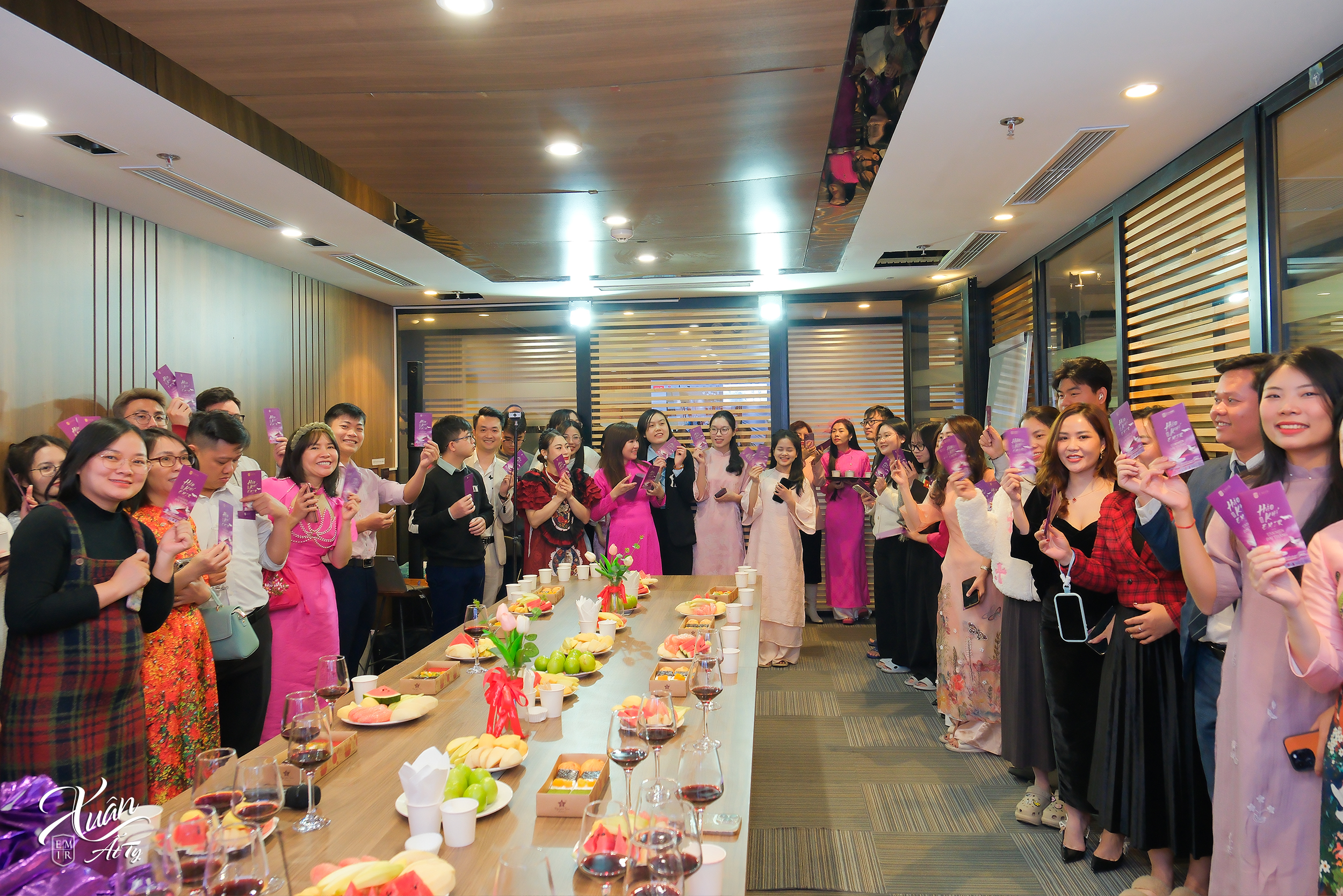 Đặc biệt, sự kiện còn là cơ hội để CBNV cán bộ, nhân viên 2 miền Bắc – Nam giao lưu, kết nối, dù cách xa về mặt địa lý nhưng vẫn xích lại gần nhau hơn qua những khoảnh khắc vui vẻ, gắn kết.